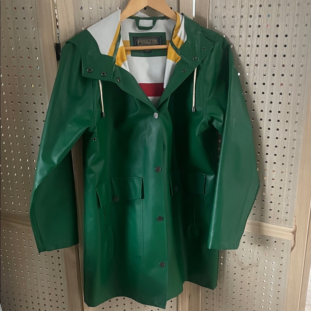 EUC Pendleton Raincoat size Medium